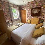 Sage - Self Catering *
