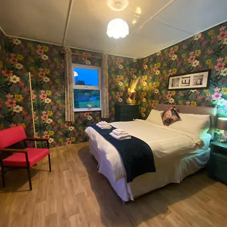 Sage - Self Catering *